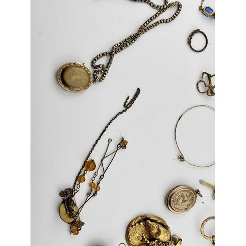 338 - A selection of mainly late Victorian/early 20th century jewellery, to include a smokey quartz brooch... 