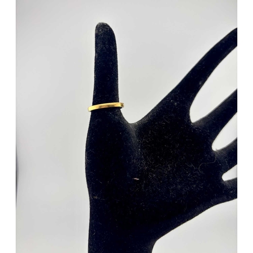 419 - An early 20th century 22ct gold band ring, hallmarks for Birmingham 1922, ring size P, width 2.5mm, ... 