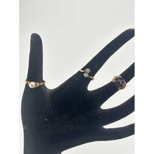 420 - Three rings, set with garnets, pearl and pastes, one stamped 9ct, total weight 8g, AF