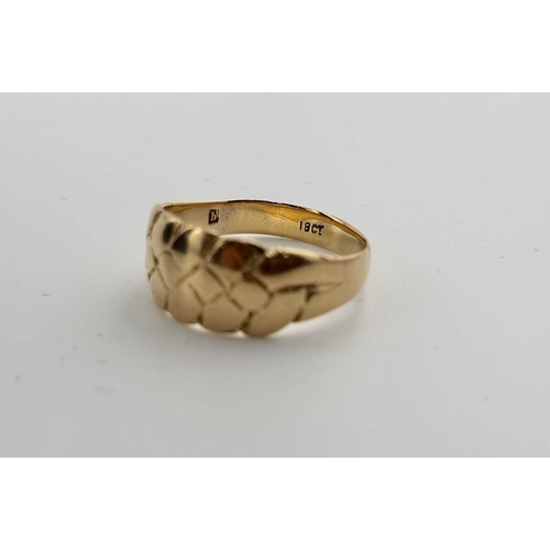 425 - Two rings, to include an early 20th century 18ct gold ring, ring size V, 5.7g, together with a 9ct b... 