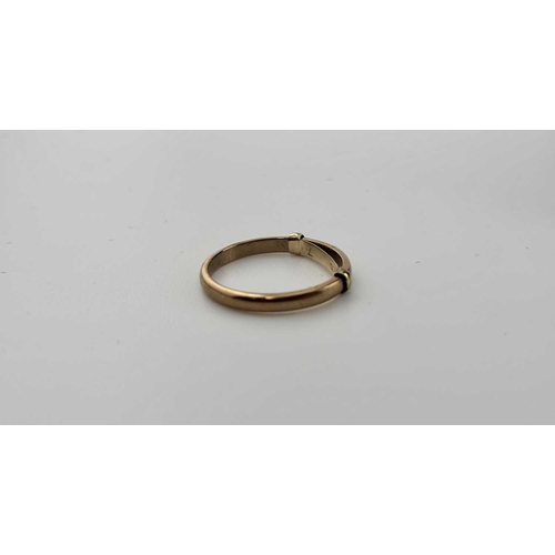 425 - Two rings, to include an early 20th century 18ct gold ring, ring size V, 5.7g, together with a 9ct b... 