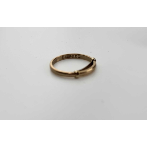 425 - Two rings, to include an early 20th century 18ct gold ring, ring size V, 5.7g, together with a 9ct b... 