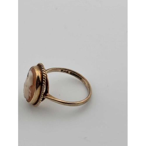 428 - A 9ct gold cameo ring and brooch, ring with hallmarks for Birmingham 1971, ring size M, brooch stamp... 