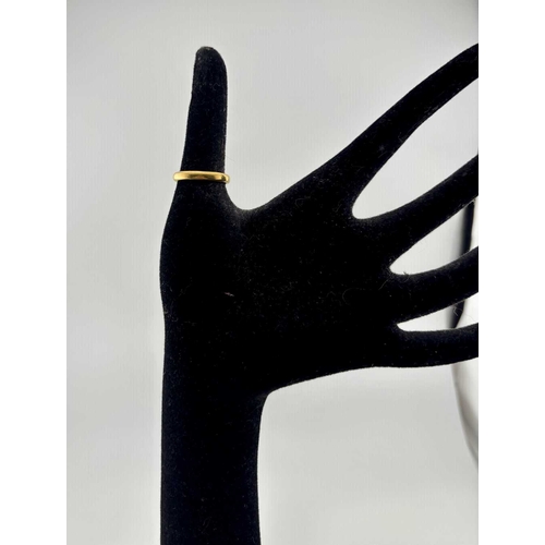 430 - A mid 20th century 22ct gold band ring, hallmarks for Birmingham 1957, ring N, width 3mm, 4g.