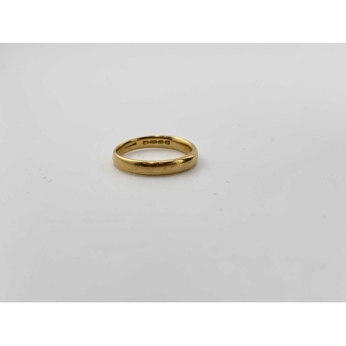 435 - A 22ct gold band ring, weight 4.1grams (1)
