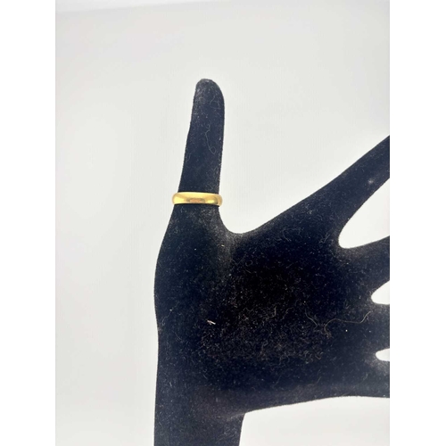 436 - A 22ct gold band ring, 4.5grams (1)