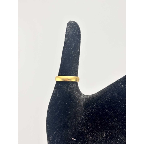 436 - A 22ct gold band ring, 4.5grams (1)