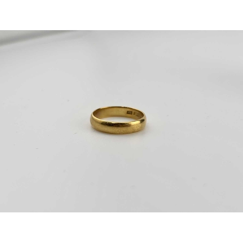 436 - A 22ct gold band ring, 4.5grams (1)