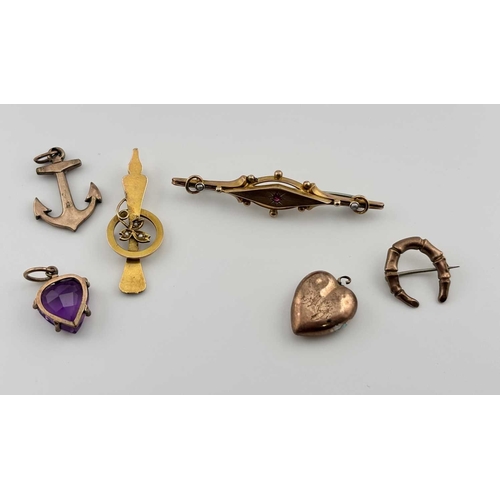 443 - A selection of mainly late 19th to early 20th century gold jewellery, to include an early 20th centu... 