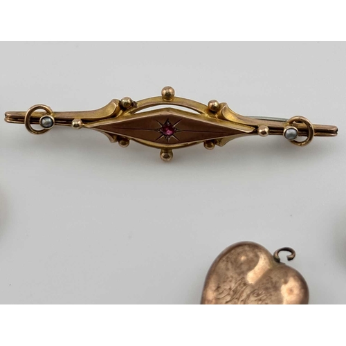443 - A selection of mainly late 19th to early 20th century gold jewellery, to include an early 20th centu... 