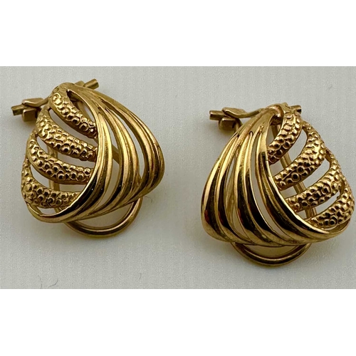 444 - A selection of mostly 9ct gold jewellery, to include and early 20th century 9ct gold signet ring, a ... 