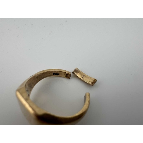 448 - Two 9ct gold signet rings, both with hallmarks, one ring in pieces, total weight 10.6g (2)