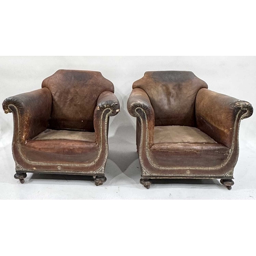 542 - An art deco brown leather three piece suite, low slung and deep seated, lyre shaped arms, with brass... 