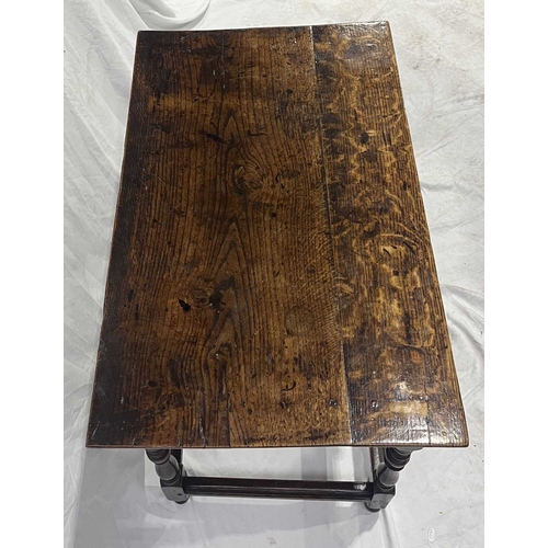 551 - An 18th century oak side table, 2 plank top, above a drawer with round knobs, turned legs united by ... 