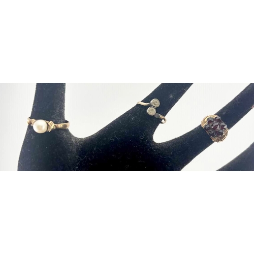 420 - Three rings, set with garnets, pearl and pastes, one stamped 9ct, total weight 8g, AF