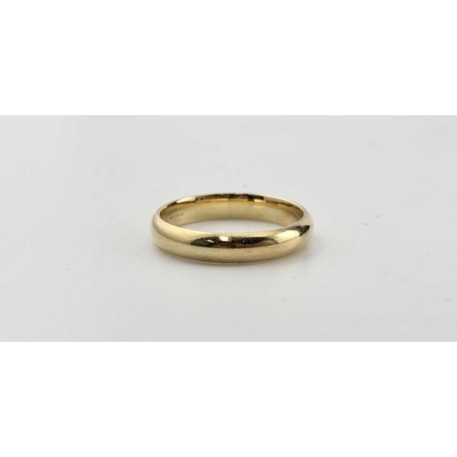 445 - An 18ct gold band ring, weight 5.5g (1)