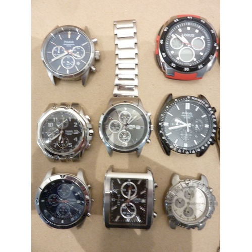 280 - 17 various mixed chronograph wristwatches etc., to include Lorus, Pulsar etc.