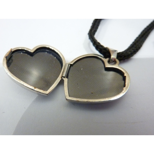 288 - A 9-carat white gold heart-shaped pendant locket (boxed)