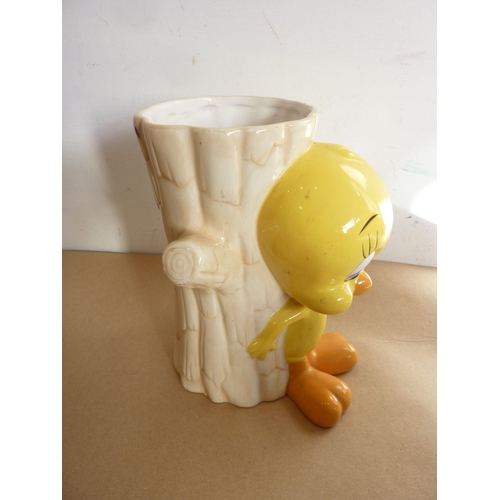 40 - A Warner Brothers 'Disney' Tweetie Pie jug/vase