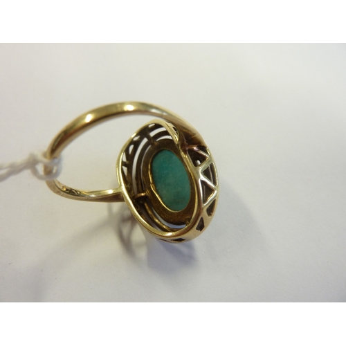 186 - A large 9-carat gold cabouchon malachite ring