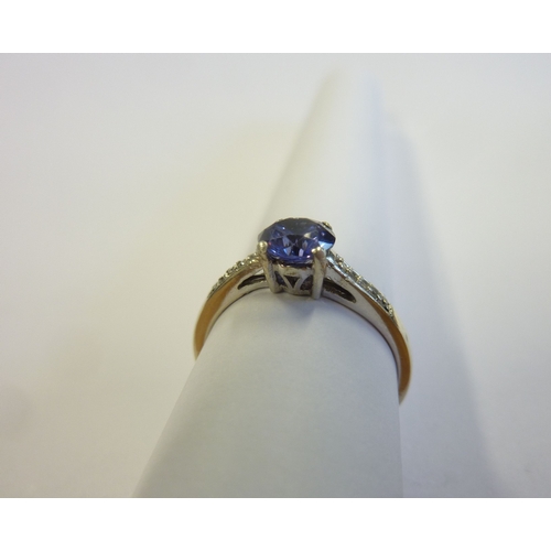 213 - A 9-carat white gold and sapphire ring with diamond shoulders