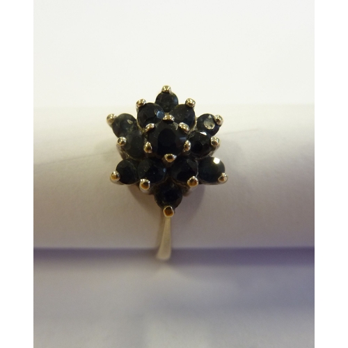 225 - A 9-carat gold, sapphire cluster ring