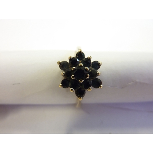 225 - A 9-carat gold, sapphire cluster ring