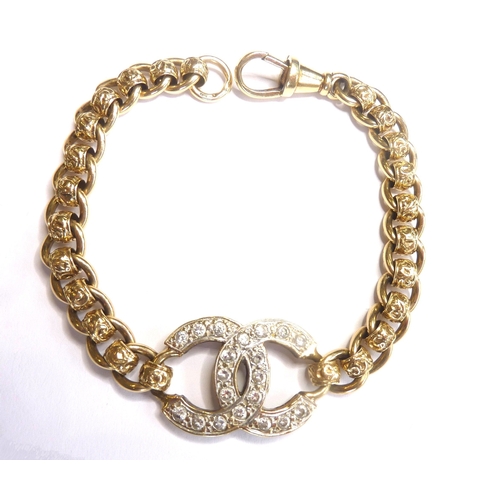 95 - A heavy 9-carat gold double 'C' bracelet