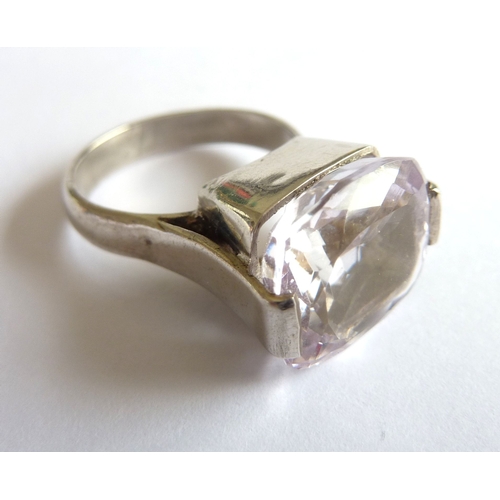 118 - A stone-set silver dress ring