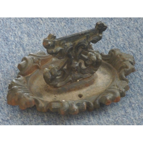 73 - A mid-19th century cast-iron boot scrape