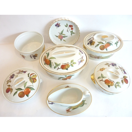 4 - A selection of Royal Worcester Evesham Ware