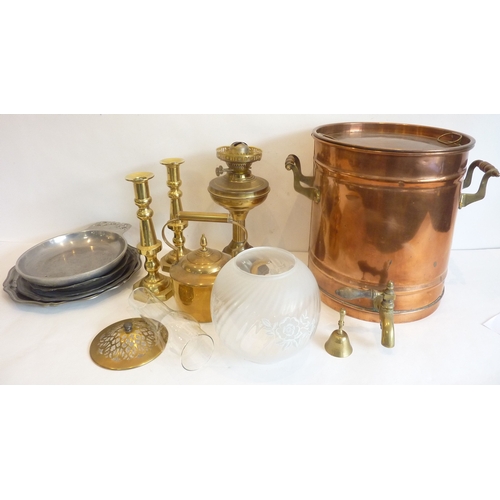 77 - Various brass and metalware to include an oil lamp and a brass range kettle