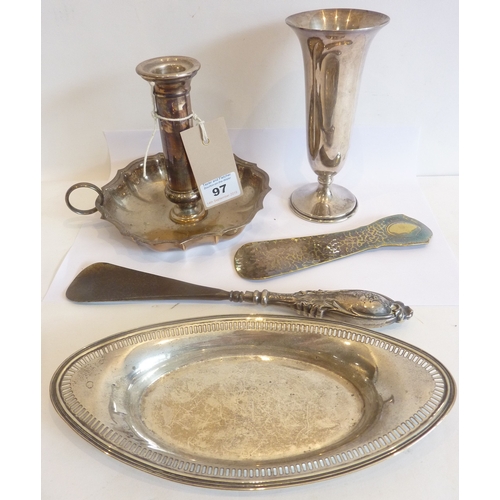 97 - A small selection of silver plate and metalware to include an Arts and Crafts style shoe-horn and a ... 