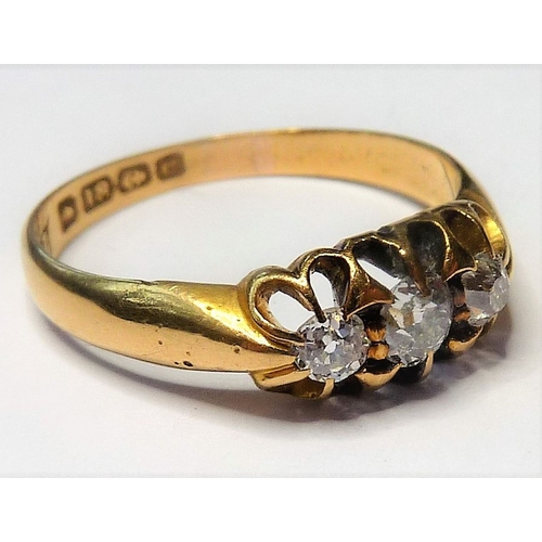 185 - An 18-carat yellow-gold dress ring set with three diamonds in an open-claw work design, ring size M/... 