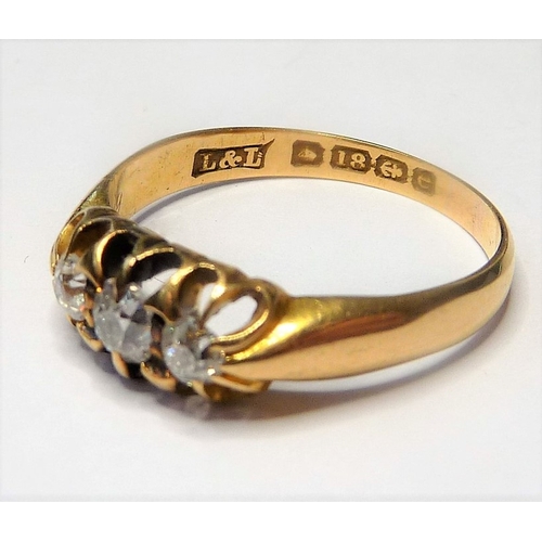 185 - An 18-carat yellow-gold dress ring set with three diamonds in an open-claw work design, ring size M/... 