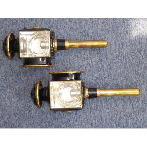 101 - A pair of early 20th century brass-mounted coaching lamps in good condition; each signed 'Patent' (4... 