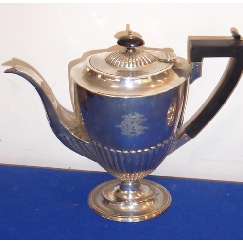 187 - A good and heavy early 20th century five-piece tea and coffee service comprising teapot, coffeepot, ... 