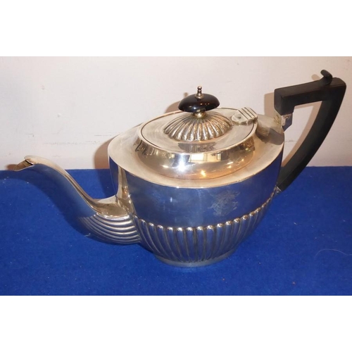 187 - A good and heavy early 20th century five-piece tea and coffee service comprising teapot, coffeepot, ... 