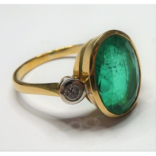 253 - An 18-carat ladies ring set with a large emerald (15mm x 12mm, approx. 6 carat) flanked by two diamo... 