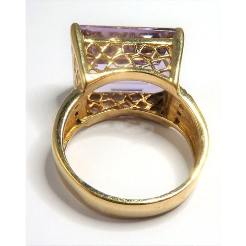 288 - A fine, large amethyst 9-carat gold dress ring; ring size Q (total weight approx.8.74g) (The cost of... 