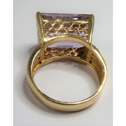 288 - A fine, large amethyst 9-carat gold dress ring; ring size Q (total weight approx.8.74g) (The cost of... 