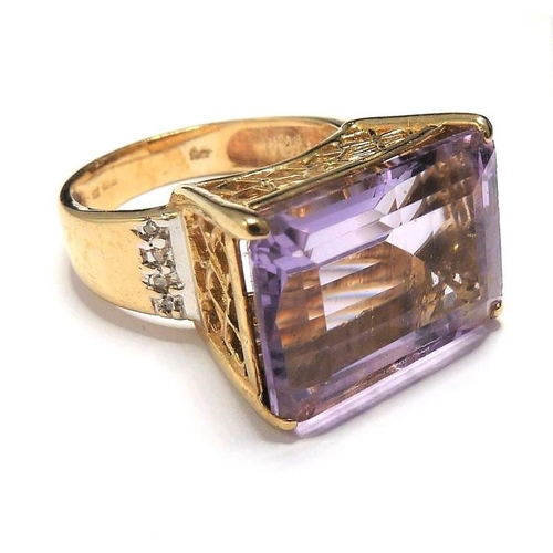 288 - A fine, large amethyst 9-carat gold dress ring; ring size Q (total weight approx.8.74g) (The cost of... 