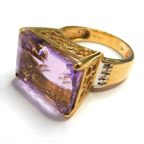 288 - A fine, large amethyst 9-carat gold dress ring; ring size Q (total weight approx.8.74g) (The cost of... 