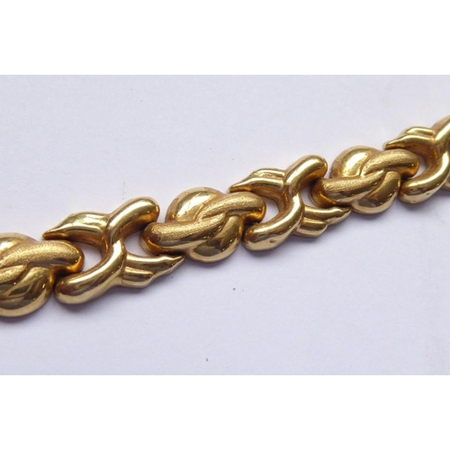 289 - A lady's yellow metal chain necklace marked '750' (approx. 44cm, approx. weight 30.74g) boxed