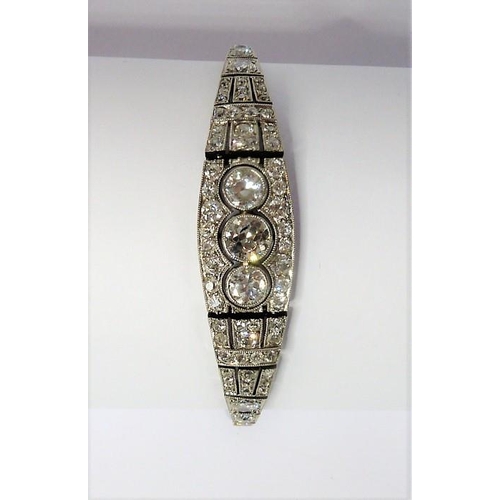 326 - A fine Art Deco platinum and diamond bracelet (The cost of UK postage via Royal Mail Special Deliver... 