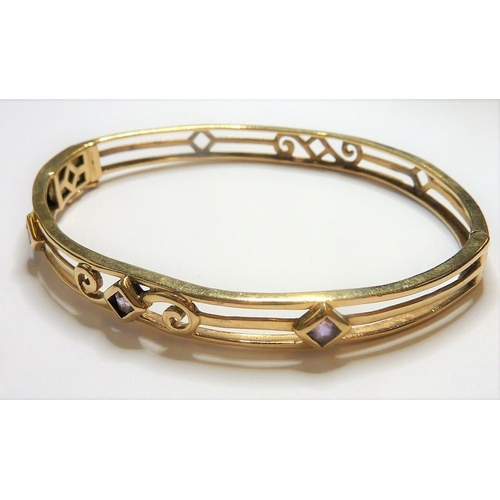 332 - A 9-carat gold Victorian-style bracelet set with amethysts (13.3g) (The cost of UK postage via Royal... 