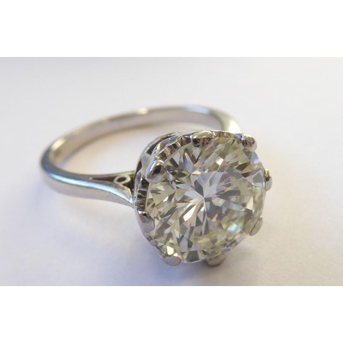 371 - A diamond single stone ring; the brilliant-cut diamond estimated to weigh 4.60 carats to the coronet... 