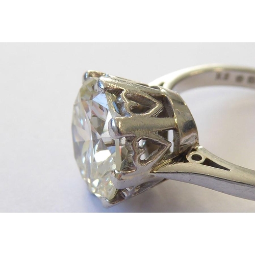 371 - A diamond single stone ring; the brilliant-cut diamond estimated to weigh 4.60 carats to the coronet... 