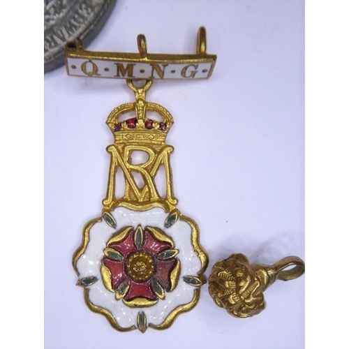 421 - A mixed lot to include a 1920s silver Duke of Edinburgh's Regiment vesta case (the enamelled regimen... 