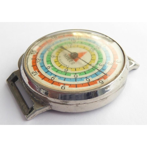 526 - A wrist-worn distance ranger finder, circa 1950s/1960s (possibly for American military use?) (4cm di... 